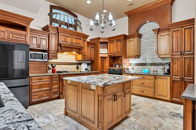 2319 N Rough Creek Rd, Derby, KS 67037