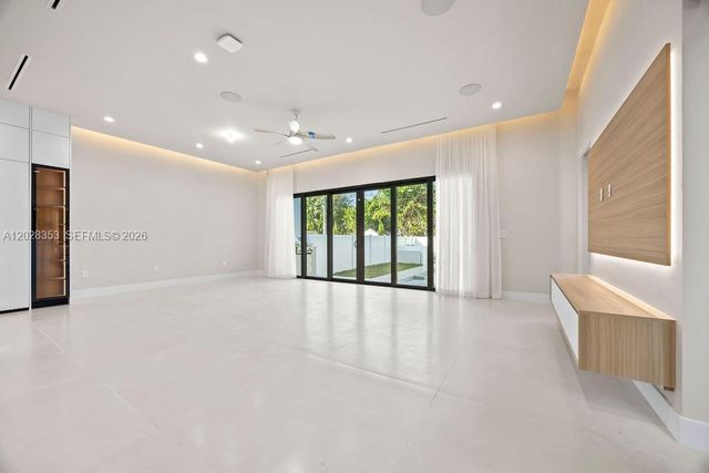 1135 NE 11th Avenue, Fort Lauderdale, FL 33304
