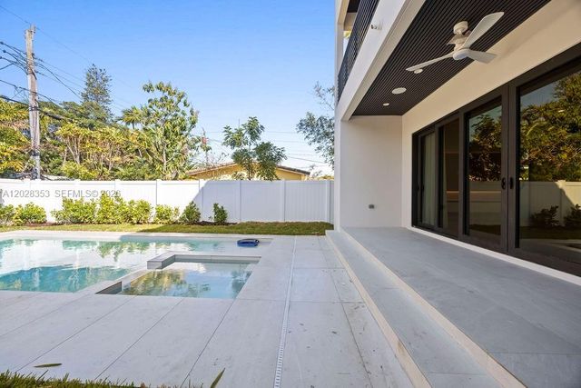 1135 NE 11th Avenue, Fort Lauderdale, FL 33304