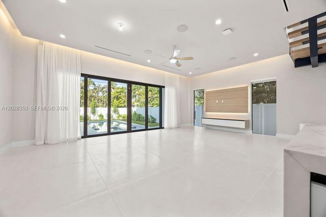 1135 NE 11th Avenue, Fort Lauderdale, FL 33304