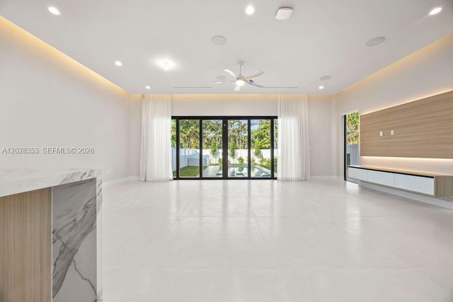 1135 NE 11th Avenue, Fort Lauderdale, FL 33304