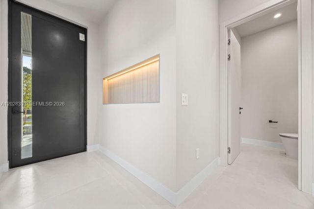 1135 NE 11th Avenue, Fort Lauderdale, FL 33304