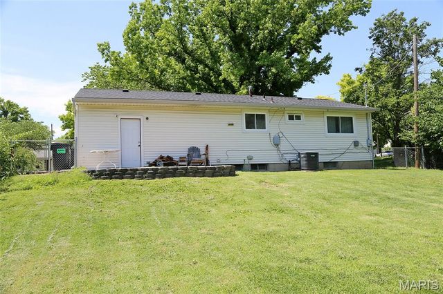 3033 Saint Babette Lane, St Charles, MO 63301