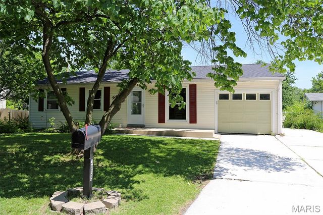 3033 Saint Babette Lane, St Charles, MO 63301