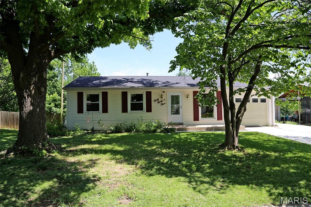 3033 Saint Babette Lane, St Charles, MO 63301