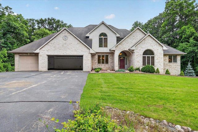 5035 N Northwood Trace, Janesville, WI 53545