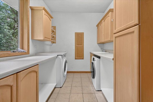 5035 N Northwood Trace, Janesville, WI 53545