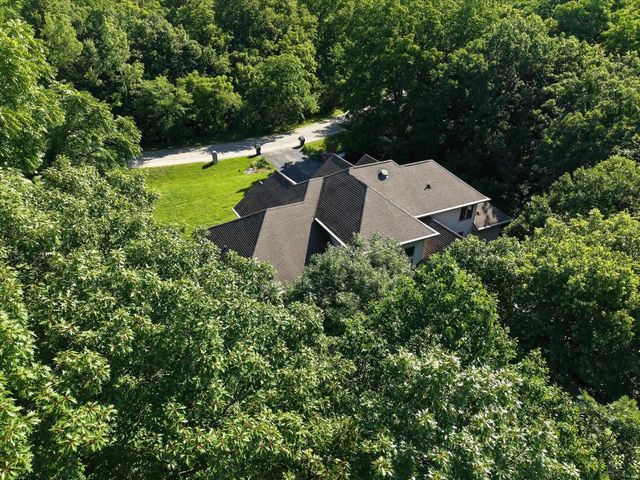 5035 N Northwood Trace, Janesville, WI 53545