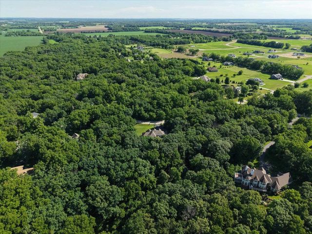 5035 N Northwood Trace, Janesville, WI 53545