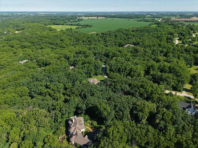 5035 N Northwood Trace, Janesville, WI 53545