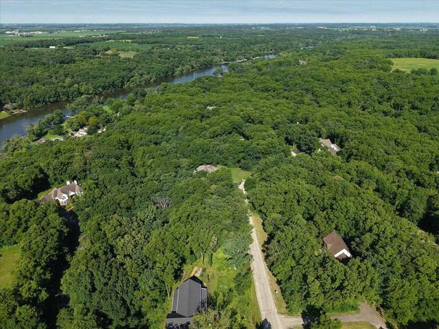 5035 N Northwood Trace, Janesville, WI 53545