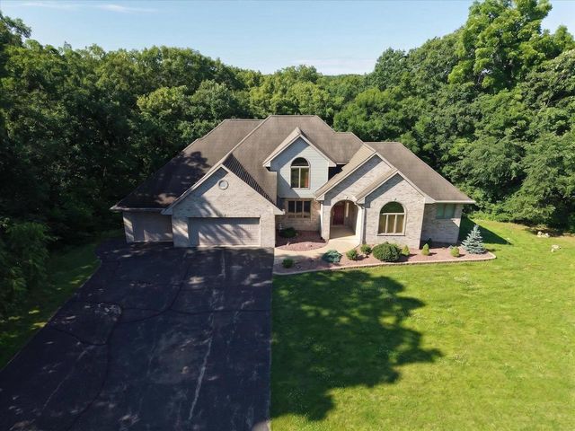 5035 N Northwood Trace, Janesville, WI 53545