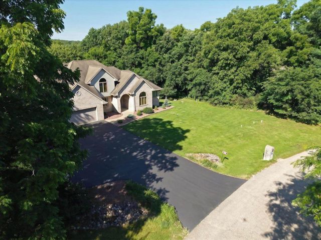 5035 N Northwood Trace, Janesville, WI 53545