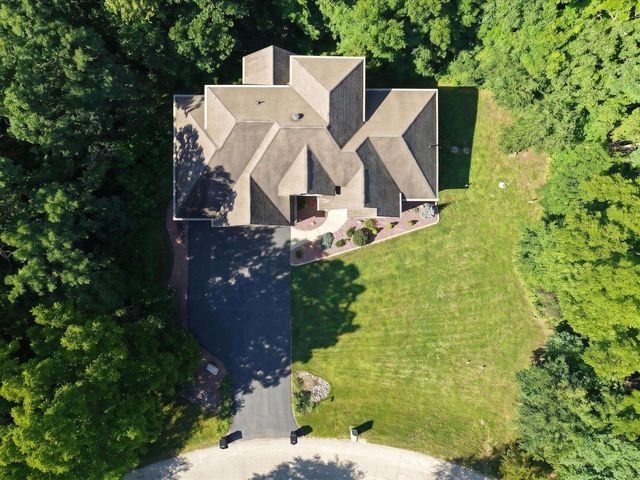 5035 N Northwood Trace, Janesville, WI 53545