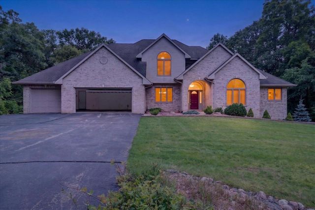 5035 N Northwood Trace, Janesville, WI 53545