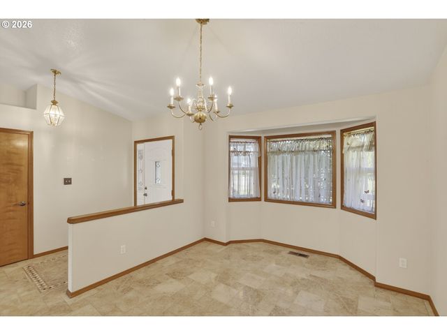 112 WHITE Way, St Helens, OR 97051