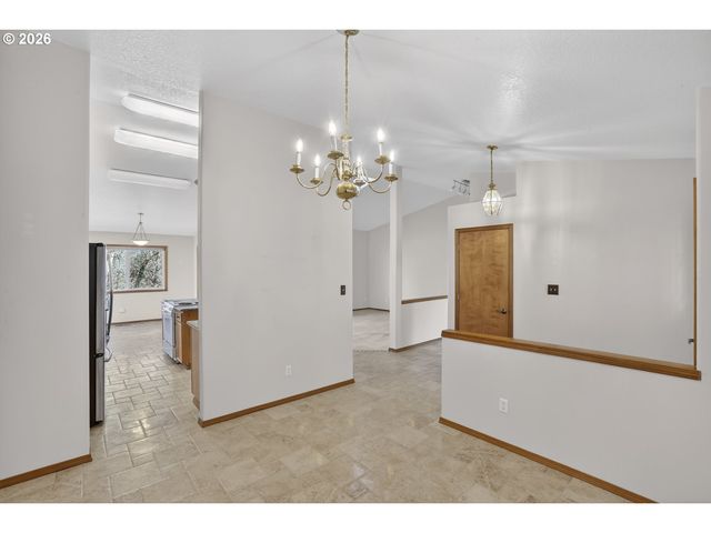 112 WHITE Way, St Helens, OR 97051