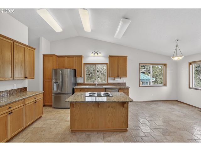 112 WHITE Way, St Helens, OR 97051