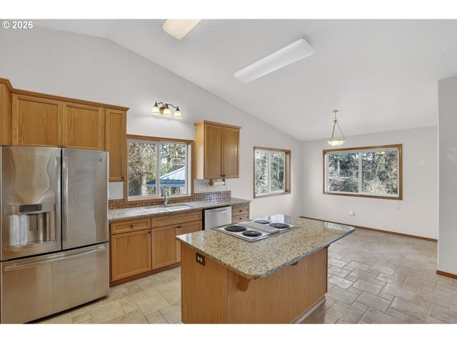 112 WHITE Way, St Helens, OR 97051