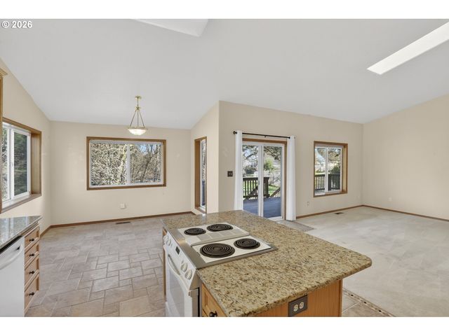 112 WHITE Way, St Helens, OR 97051