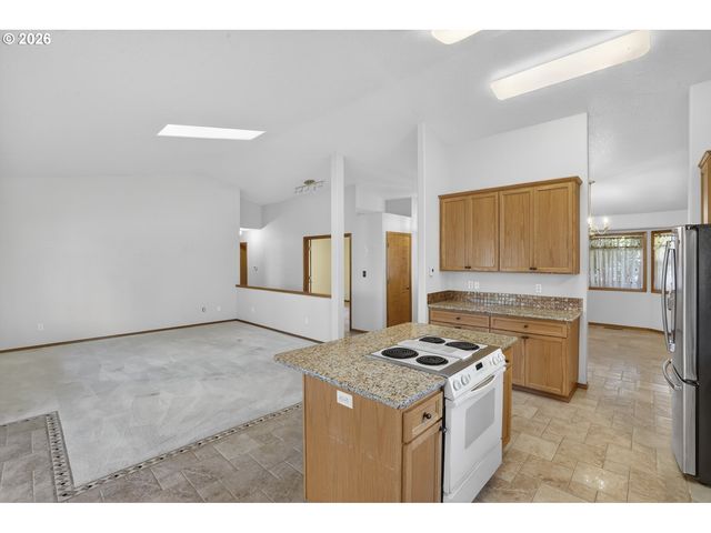 112 WHITE Way, St Helens, OR 97051