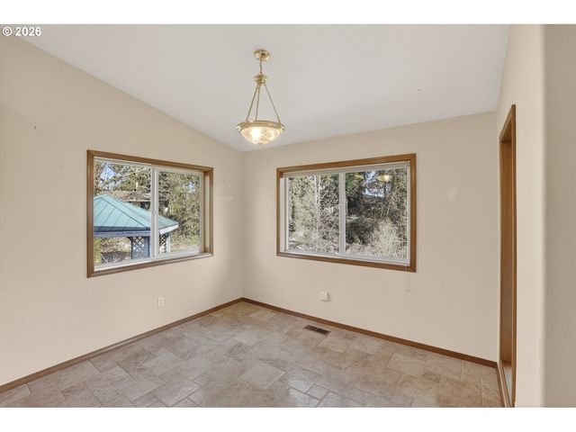 112 WHITE Way, St Helens, OR 97051