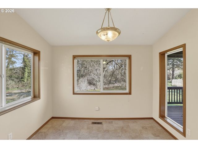 112 WHITE Way, St Helens, OR 97051