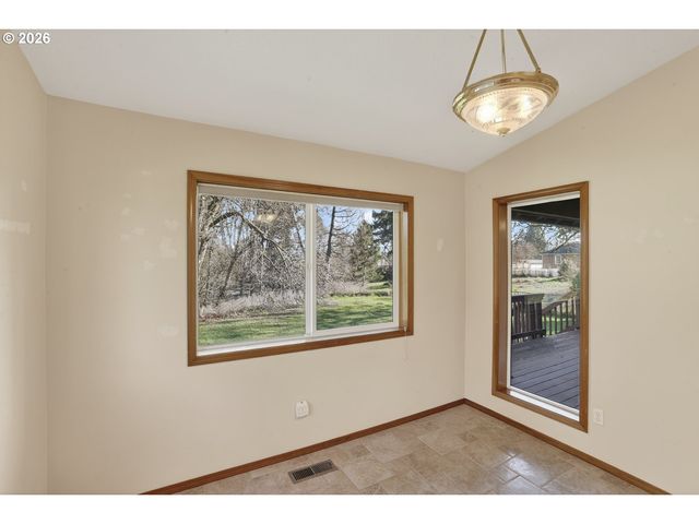 112 WHITE Way, St Helens, OR 97051