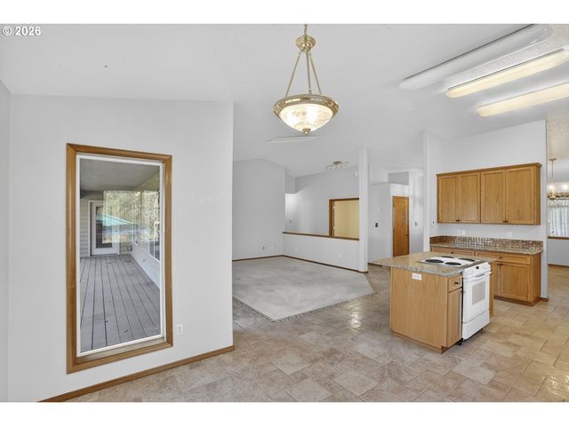 112 WHITE Way, St Helens, OR 97051