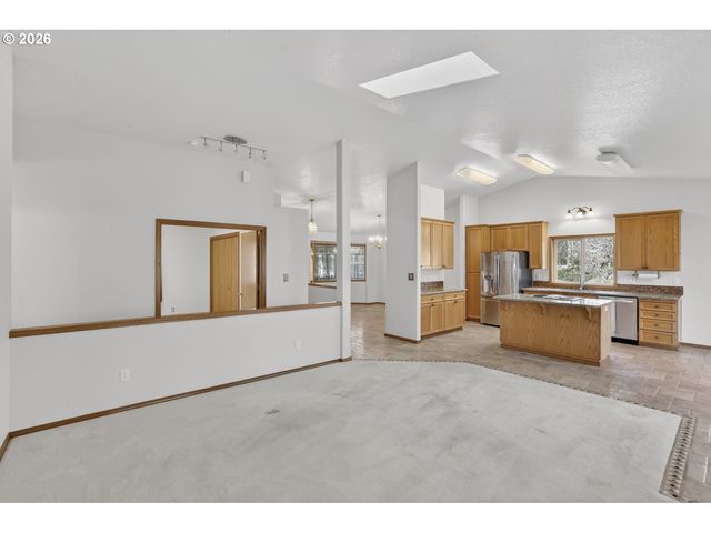 112 WHITE Way, St Helens, OR 97051