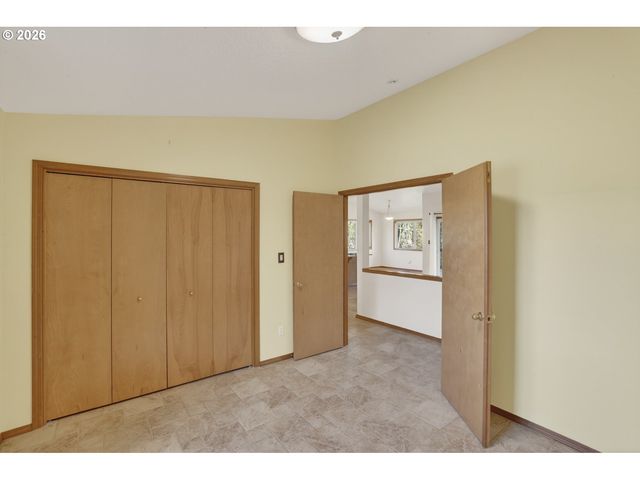 112 WHITE Way, St Helens, OR 97051