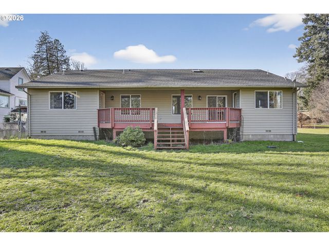 112 WHITE Way, St Helens, OR 97051