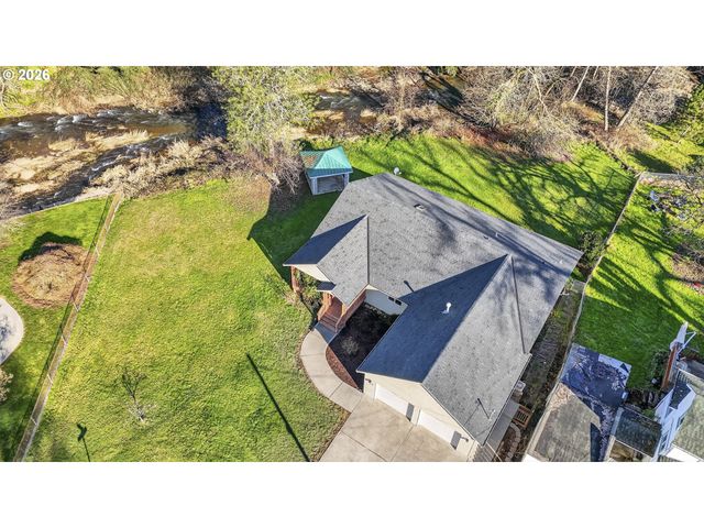 112 WHITE Way, St Helens, OR 97051