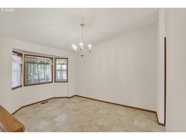 112 WHITE Way, St Helens, OR 97051