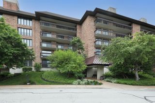 3801 Mission Hills Road 503, Northbrook, IL 60062
