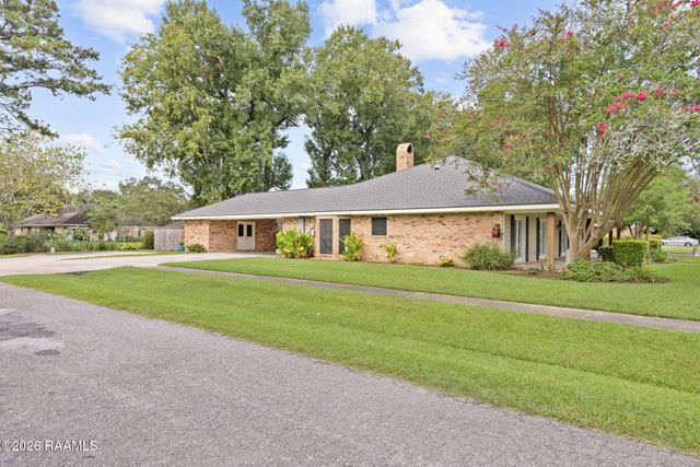 704 Canaan Drive, Lafayette, LA 70508