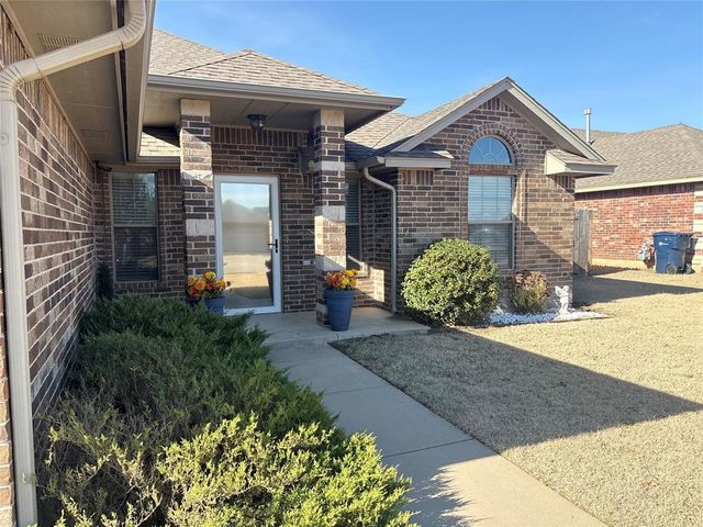 1917 Hebron Court, Yukon, OK 73099