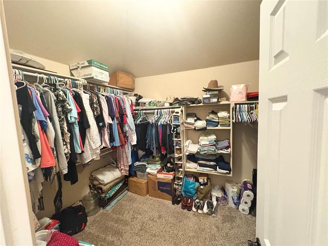 1917 Hebron Court, Yukon, OK 73099