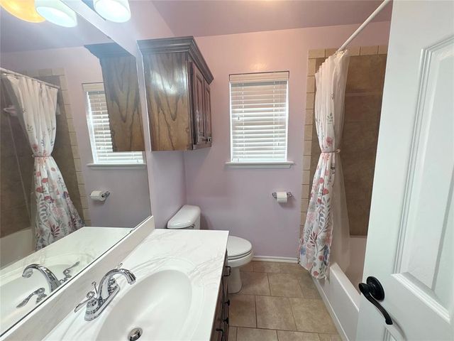 1917 Hebron Court, Yukon, OK 73099