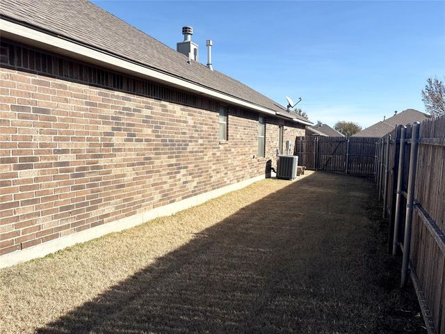 1917 Hebron Court, Yukon, OK 73099