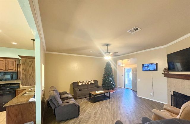 1917 Hebron Court, Yukon, OK 73099