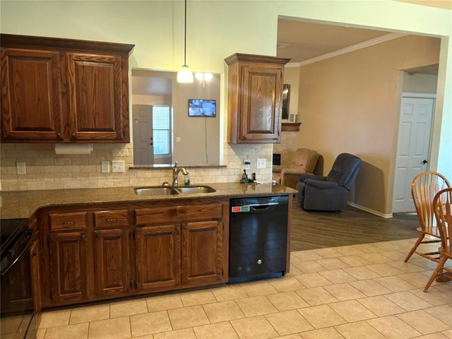 1917 Hebron Court, Yukon, OK 73099