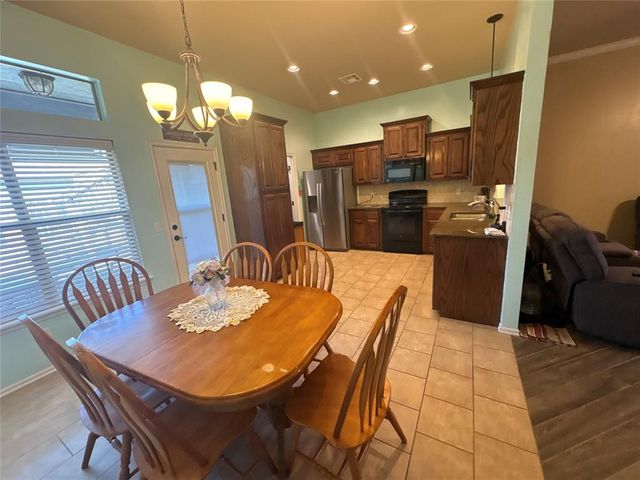 1917 Hebron Court, Yukon, OK 73099