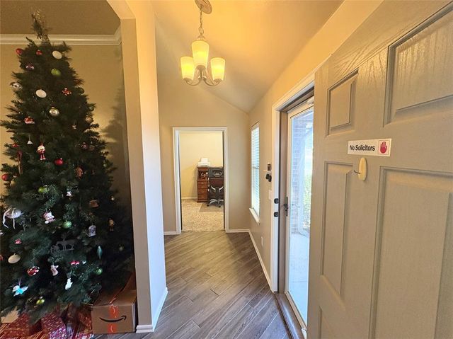 1917 Hebron Court, Yukon, OK 73099