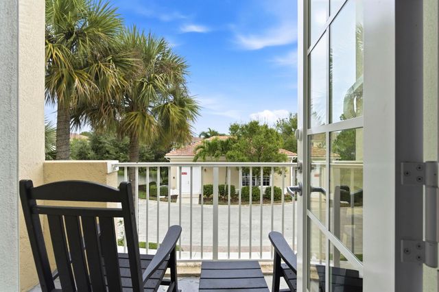 6176 SE Portofino Circle 3-303, Hobe Sound, FL 33455