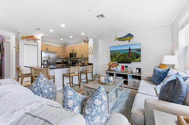 6176 SE Portofino Circle 3-303, Hobe Sound, FL 33455