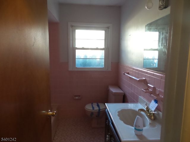 89 Church St, Ramsey Boro, NJ 07446