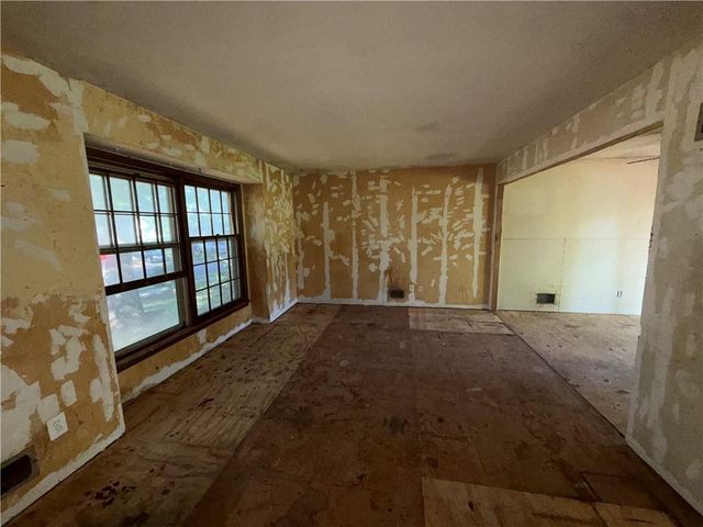509 SW Westminister Road, Blue Springs, MO 64014