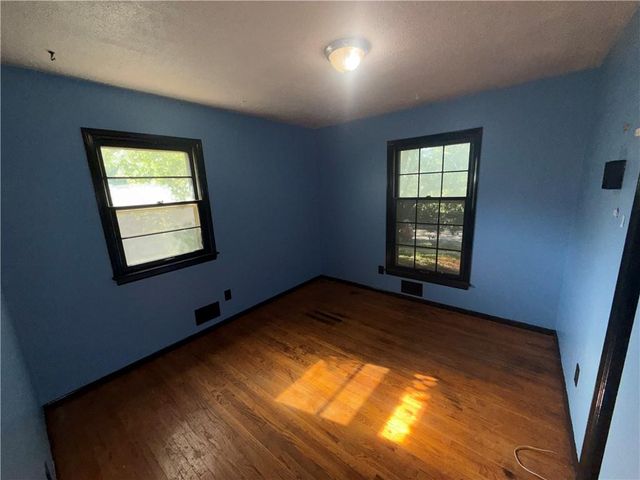 509 SW Westminister Road, Blue Springs, MO 64014