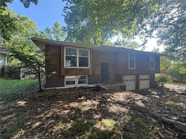 509 SW Westminister Road, Blue Springs, MO 64014
